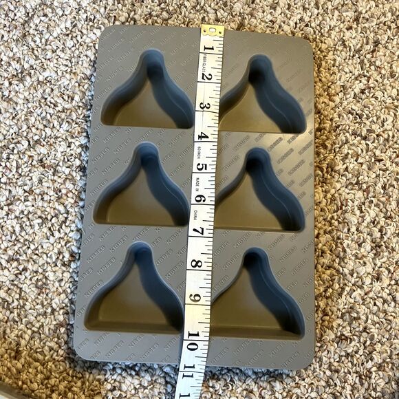 NEW HERSHEY’S KISSES Silicone Bakeware 6- Cavity Microwave & Dishwasher Safe - Picture 6 of 7